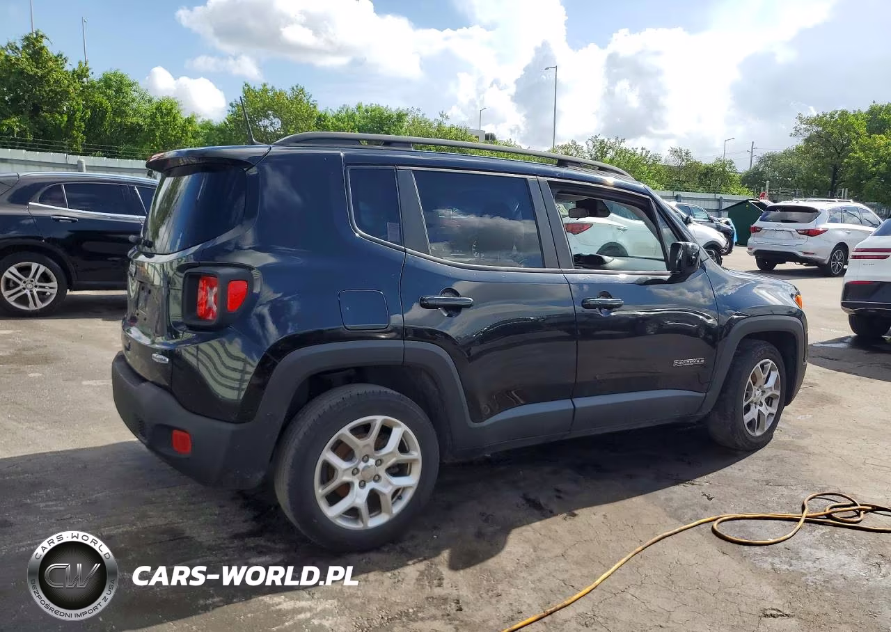 2018 Jeep Renegade Latitude VIN:ZACCJABB4JPG84027 - 3