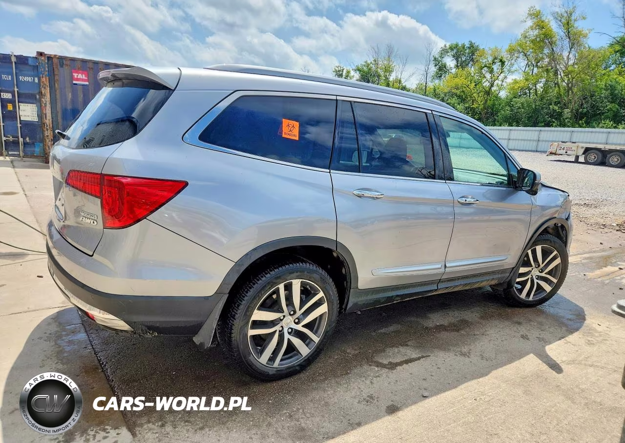 2017 Honda Pilot Touring VIN:5FNYF6H96HB004364 - 3