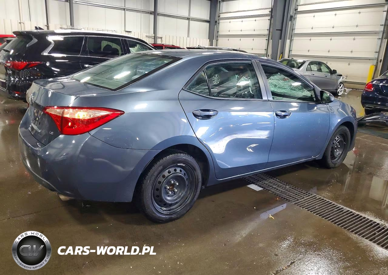 2018 Toyota Corolla Le VIN:2T1BURHE6JC087895 - 3