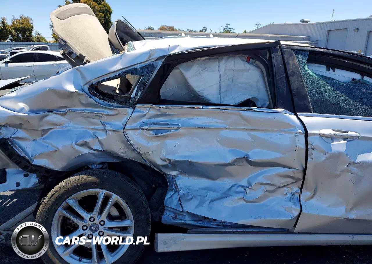 FORD FUSION SE VIN:3FA6P0HD7JR262764 - 10