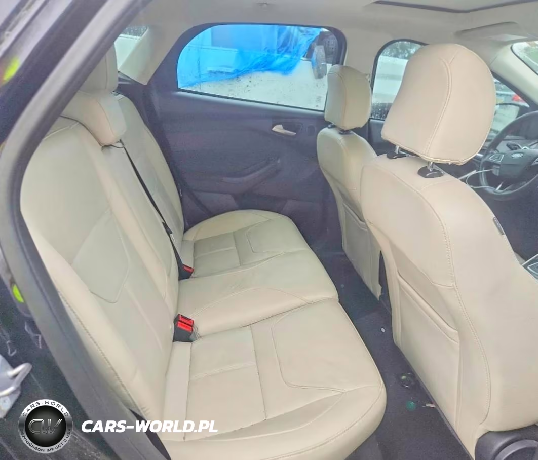 2018 Ford Focus Titanium VIN:1FADP3N24JL326138 - 10