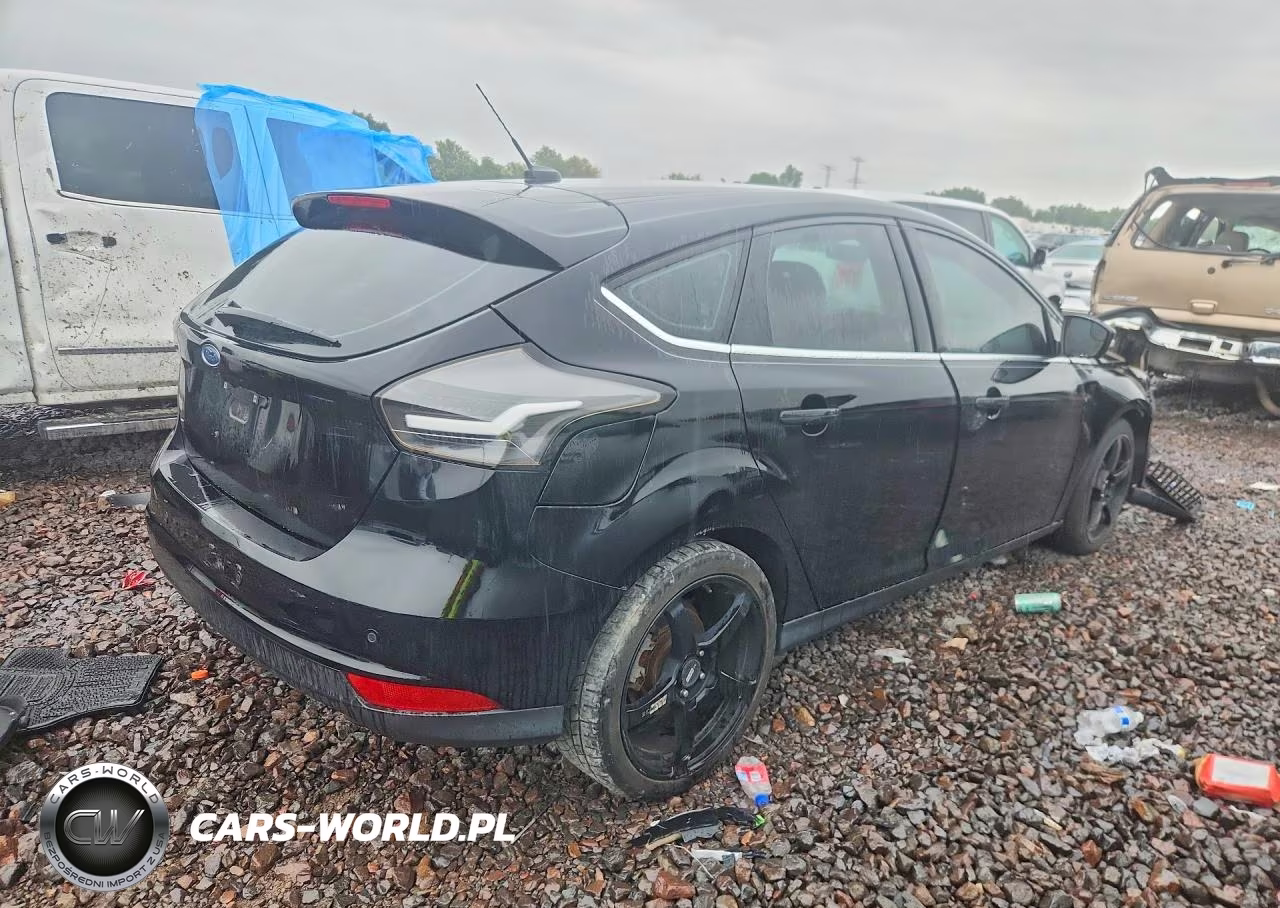 2018 Ford Focus Titanium VIN:1FADP3N24JL326138 - 3