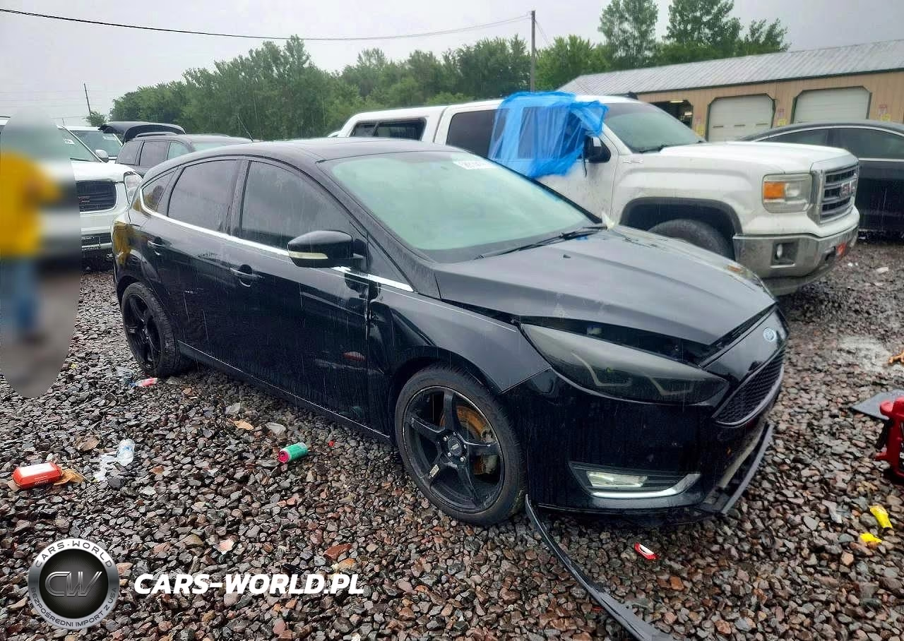 2018 Ford Focus Titanium VIN:1FADP3N24JL326138 - 4