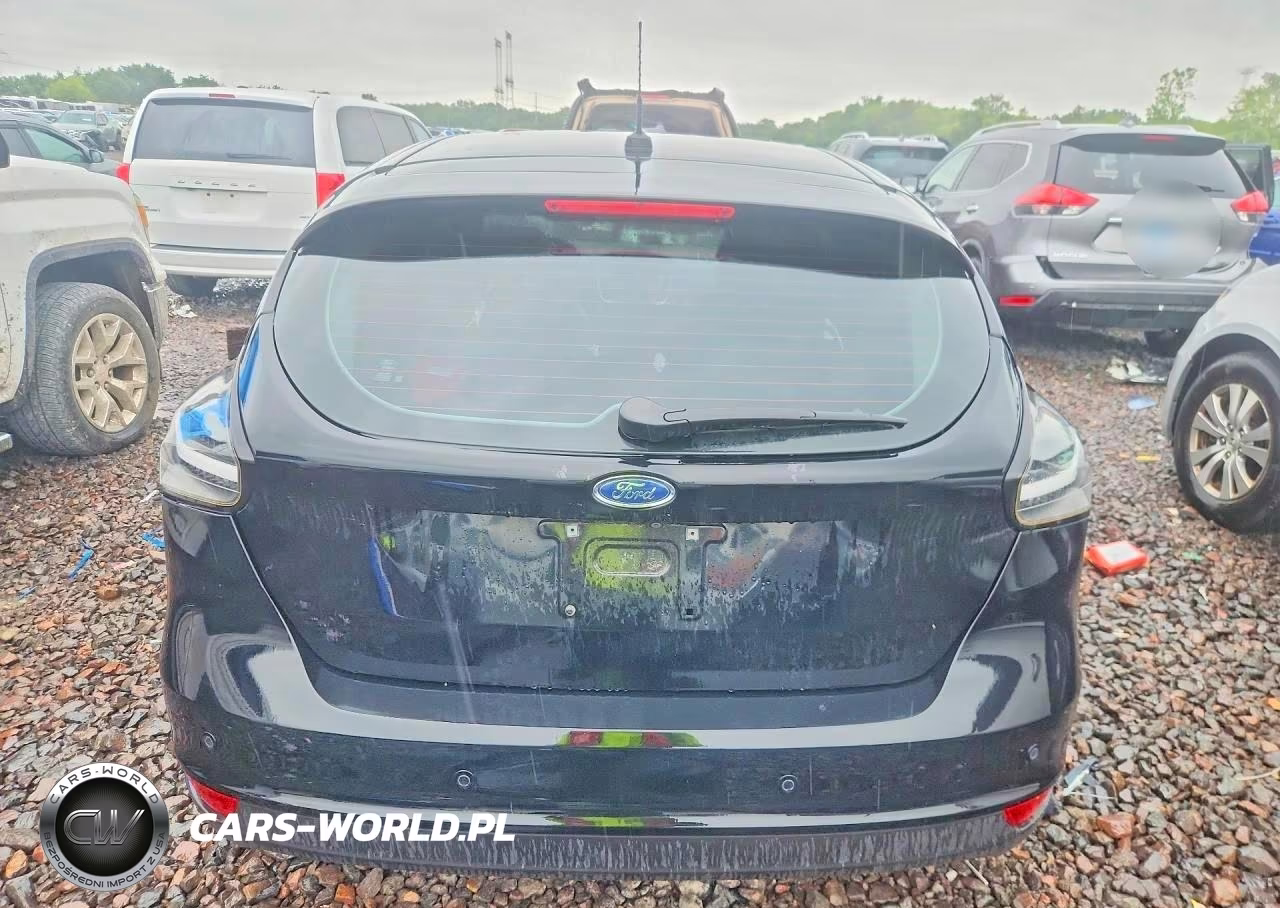 2018 Ford Focus Titanium VIN:1FADP3N24JL326138 - 6