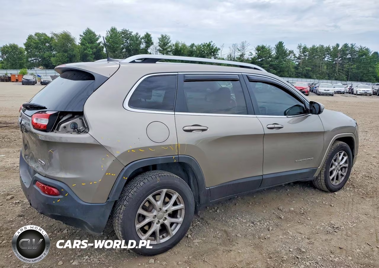2017 Jeep Cherokee Latitude 4X4 VIN:1C4PJMCB1HW659861 - 3