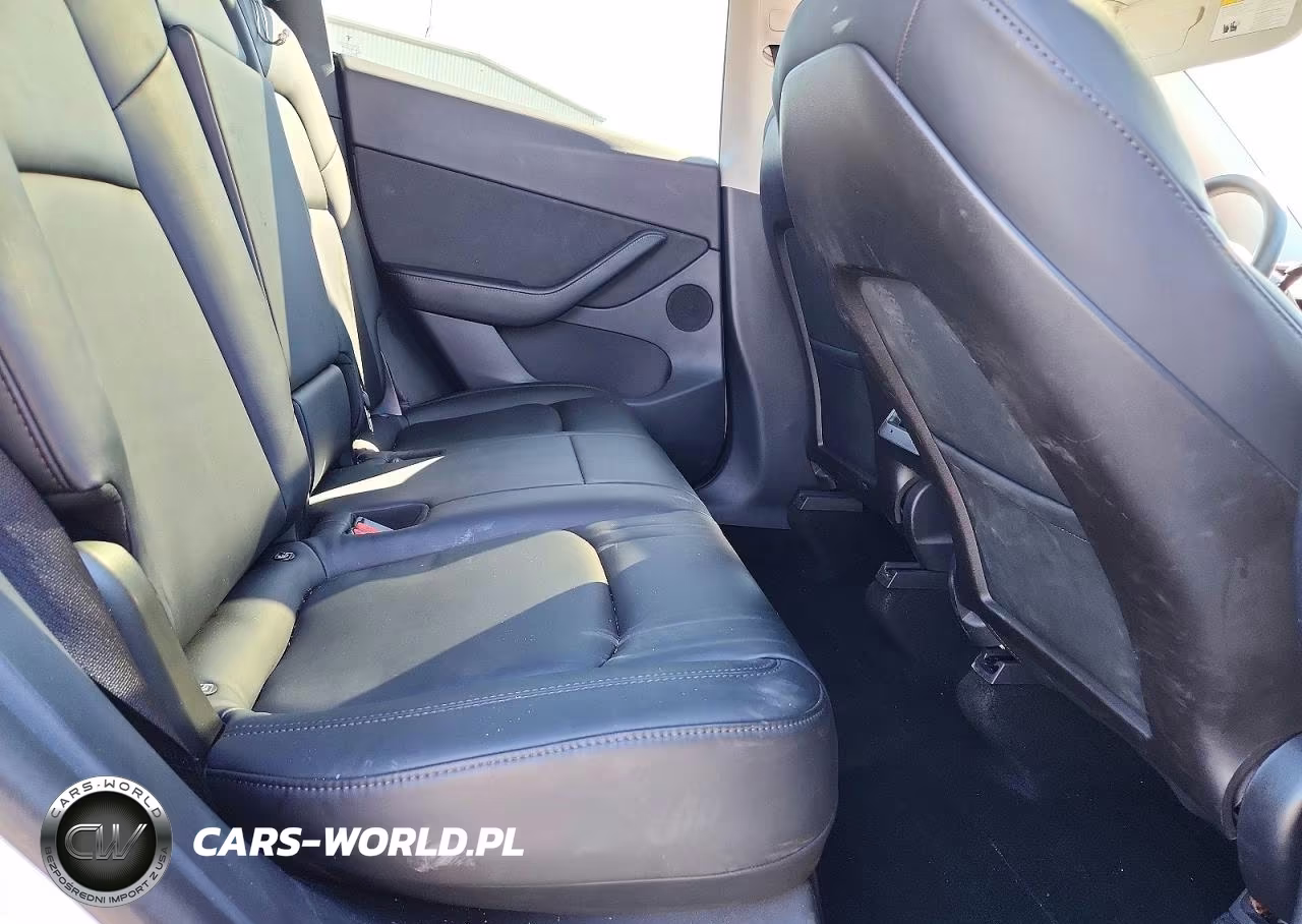 2020 Tesla Model Y VIN:5YJYGDEEXLF009403 - 10