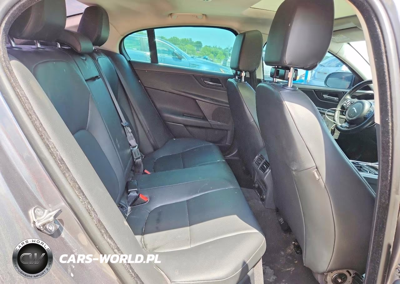 2019 Jaguar Xe Premium VIN:SAJAD4FX2KCP51897 - 10