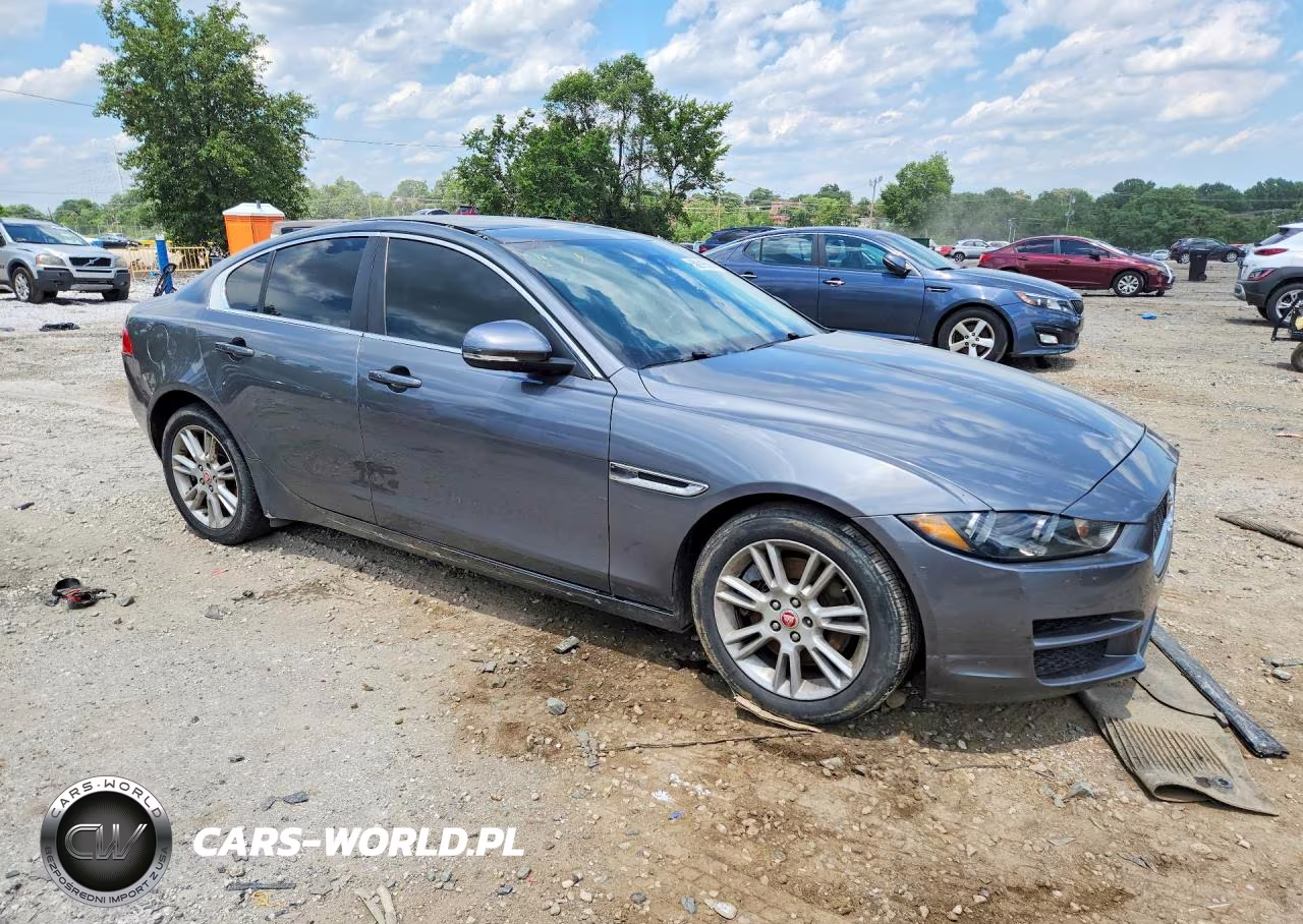 2019 Jaguar Xe Premium VIN:SAJAD4FX2KCP51897 - 4