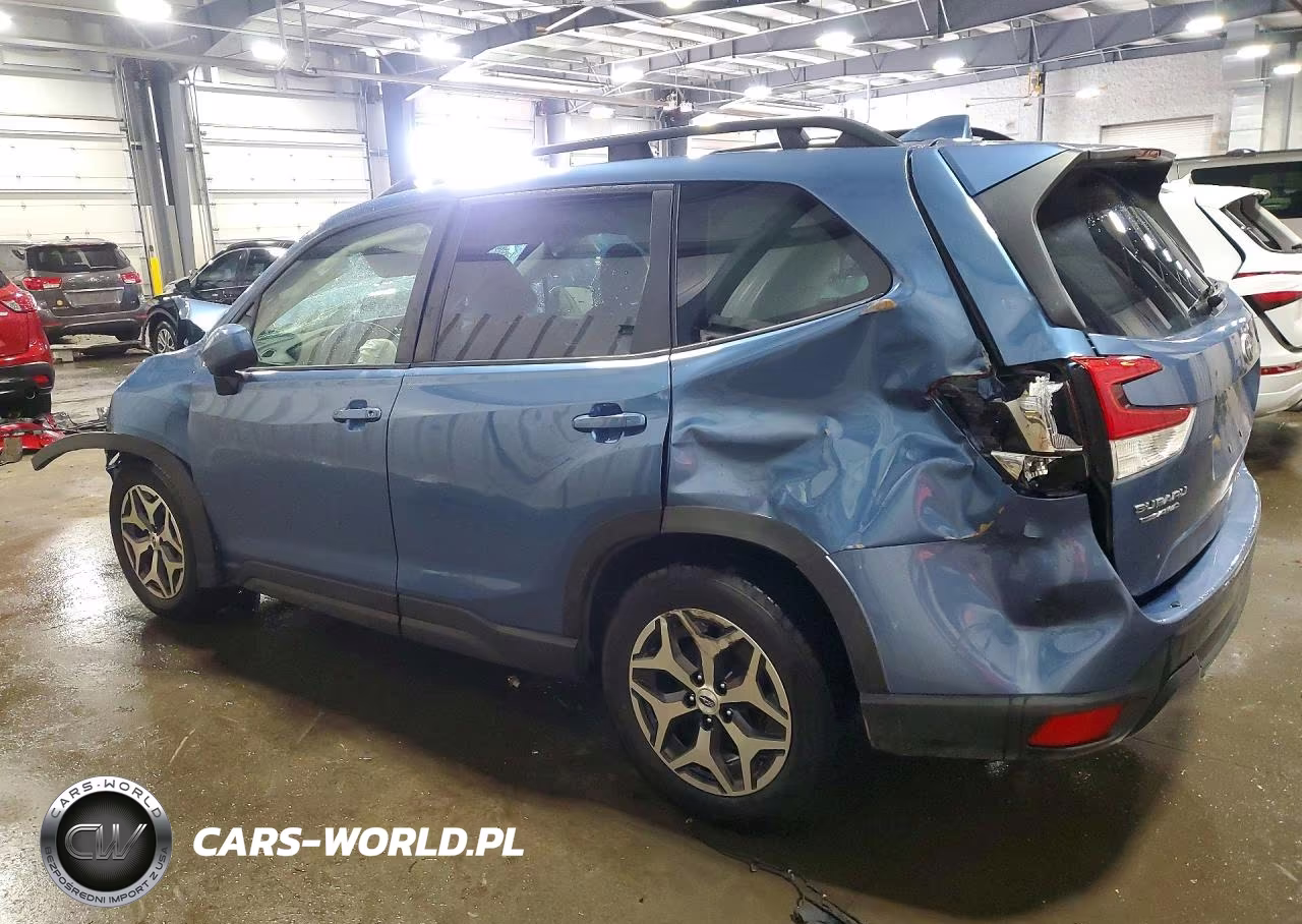 2023 Subaru Forester Premium VIN:JF2SKAEC7PH427314 - 2