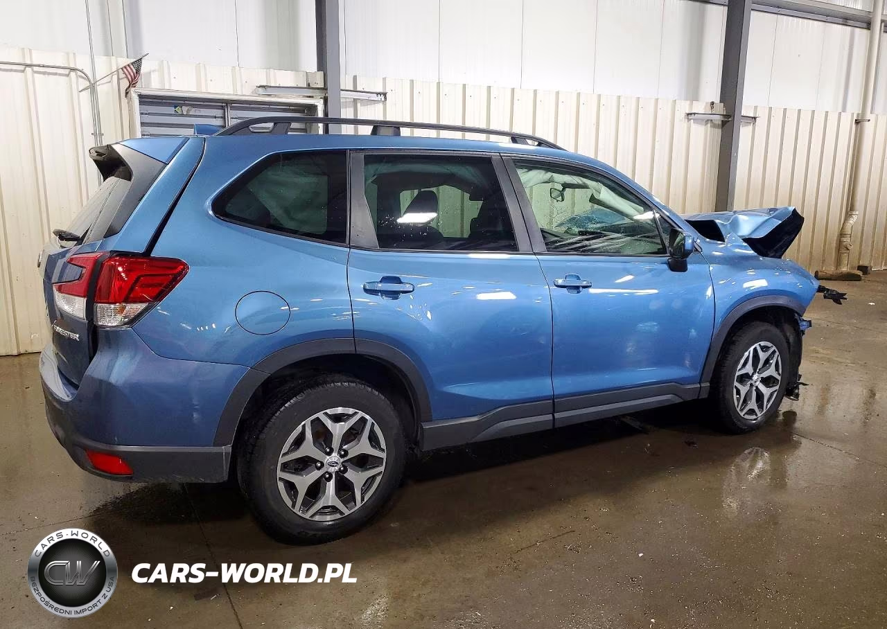 2023 Subaru Forester Premium VIN:JF2SKAEC7PH427314 - 3