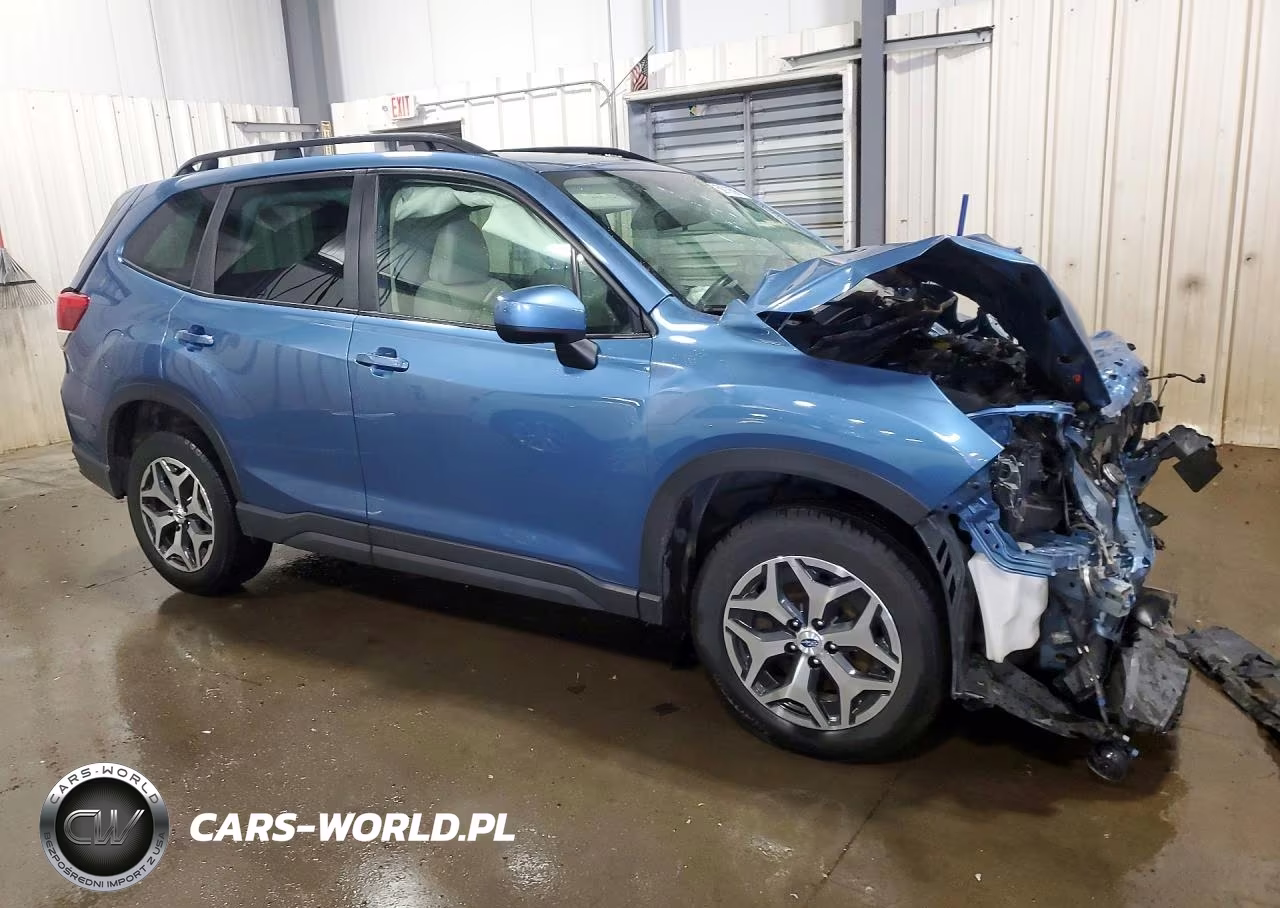 2023 Subaru Forester Premium VIN:JF2SKAEC7PH427314 - 4
