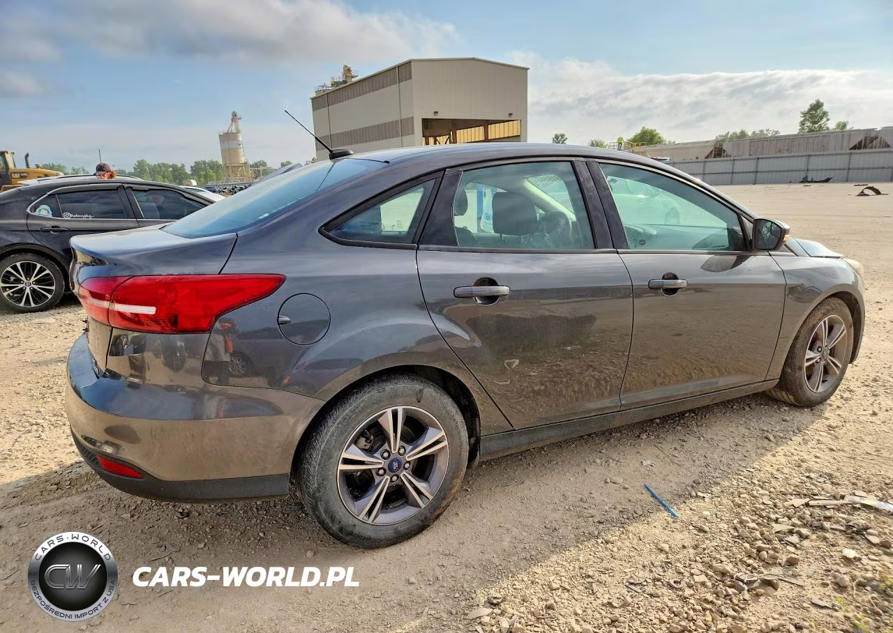 2017 Ford Focus Se VIN:1FADP3FE6HL274966 - 3