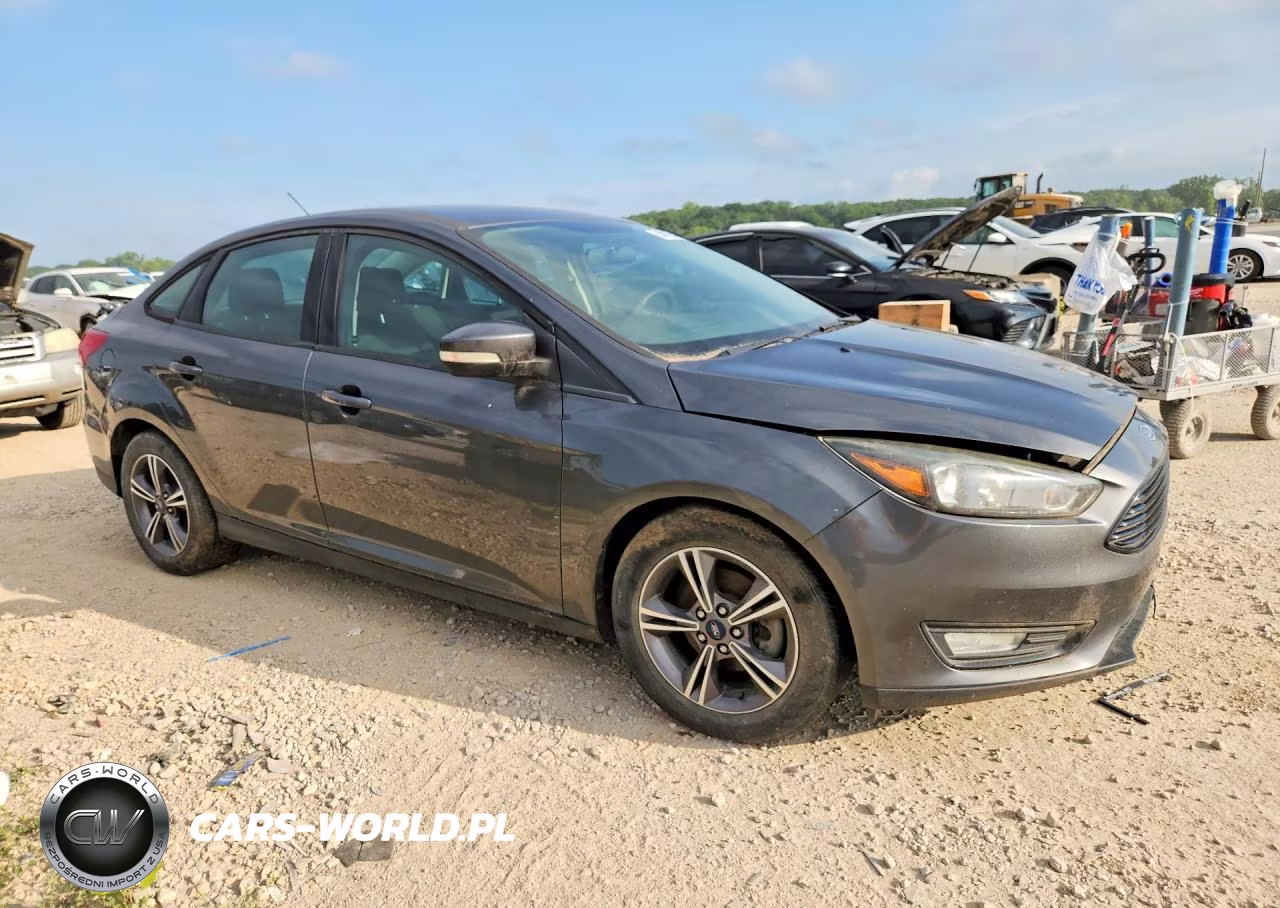 2017 Ford Focus Se VIN:1FADP3FE6HL274966 - 4