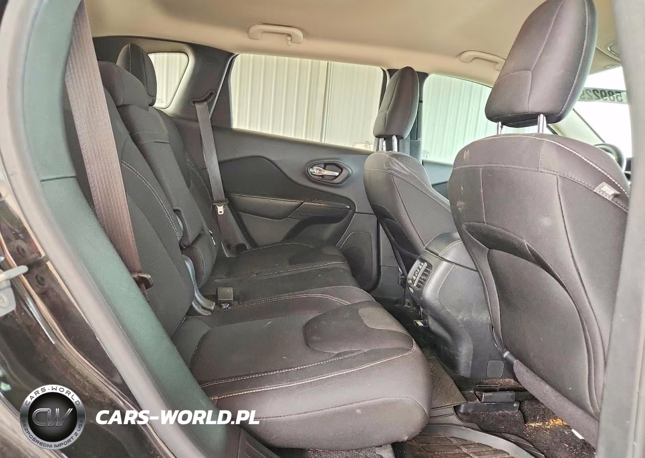 2015 Jeep Cherokee Latitude VIN:1C4PJMCB4FW728846 - 10