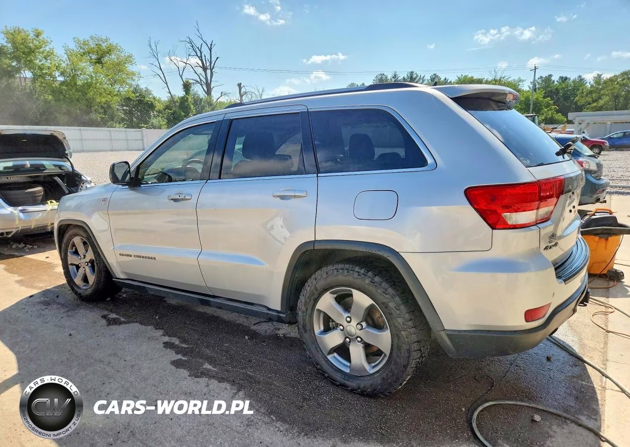 2013 Jeep Grand Cherokee Laredo VIN:1C4RJFAT8DC591327 - 2