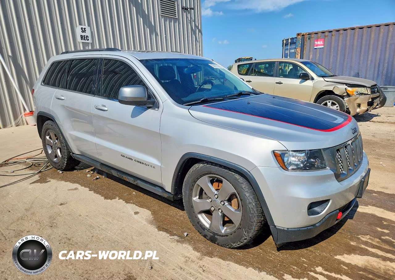 2013 Jeep Grand Cherokee Laredo VIN:1C4RJFAT8DC591327 - 4