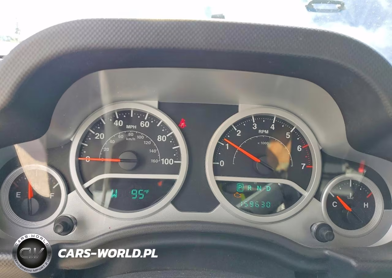 2010 Jeep Wrangler Unlimited Sahara VIN:1J4HA5H1XAL163761 - 9