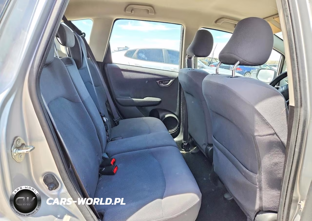 2012 Honda Fit VIN:JHMGE8H32CC030101 - 10