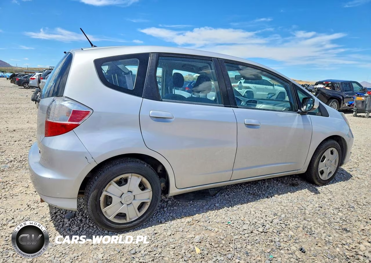 2012 Honda Fit VIN:JHMGE8H32CC030101 - 3