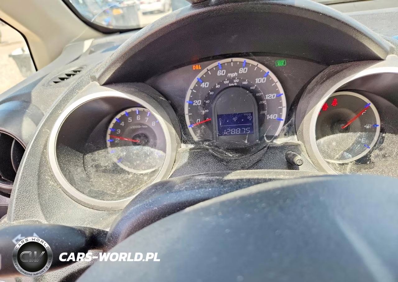 2012 Honda Fit VIN:JHMGE8H32CC030101 - 9