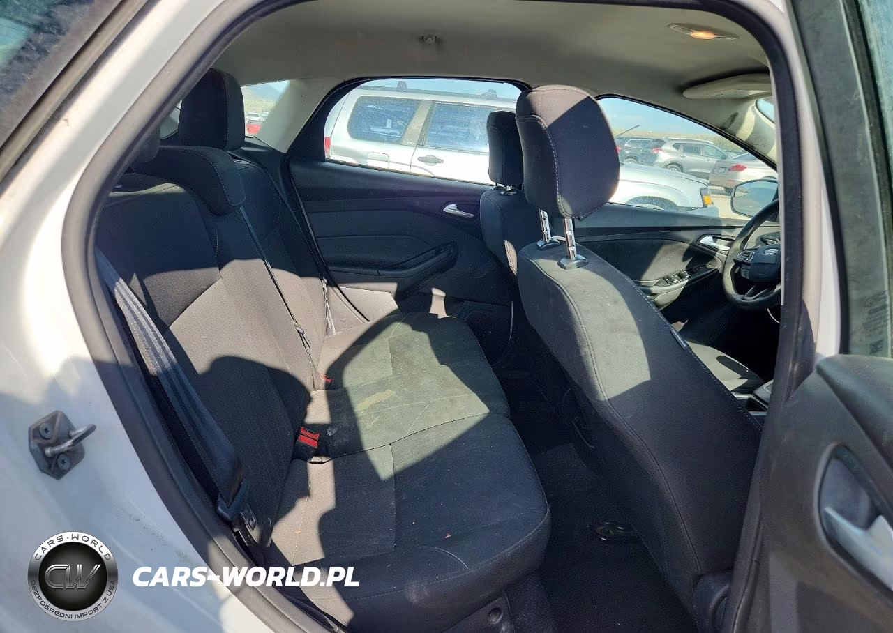 2018 Ford Focus Se VIN:1FADP3K26JL206667 - 10