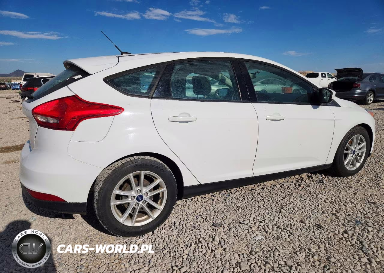 2018 Ford Focus Se VIN:1FADP3K26JL206667 - 3