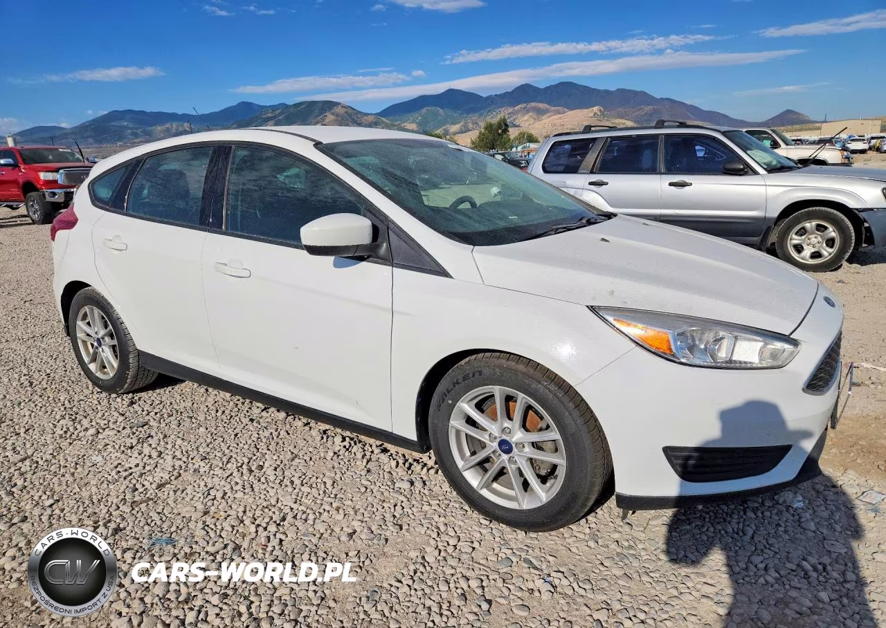 2018 Ford Focus Se VIN:1FADP3K26JL206667 - 4