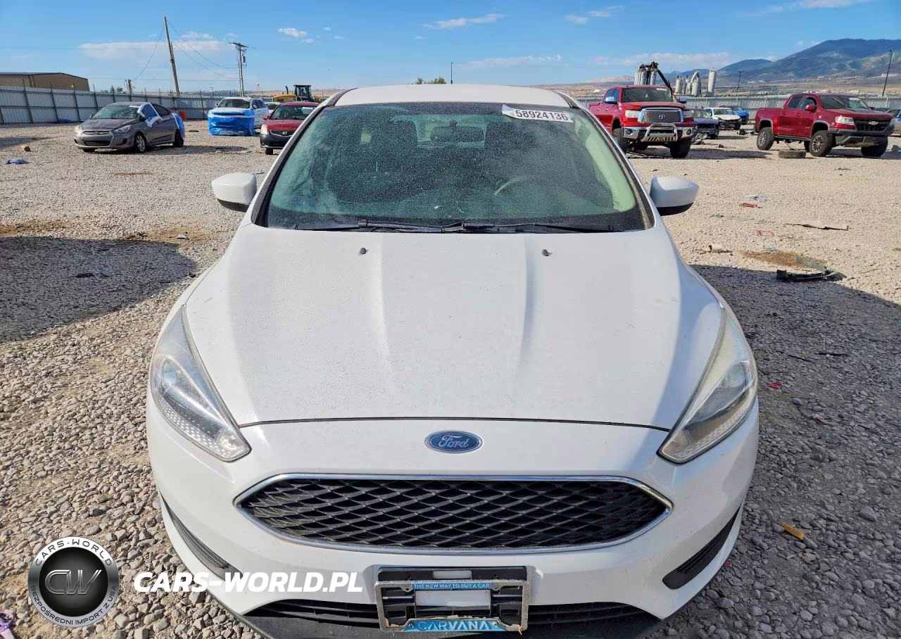 2018 Ford Focus Se VIN:1FADP3K26JL206667 - 5