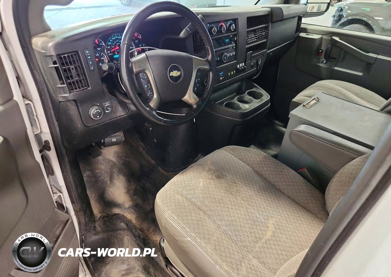 2018 Chevrolet Express G2500 VIN:1GCWGAFP3J1342845 - 8