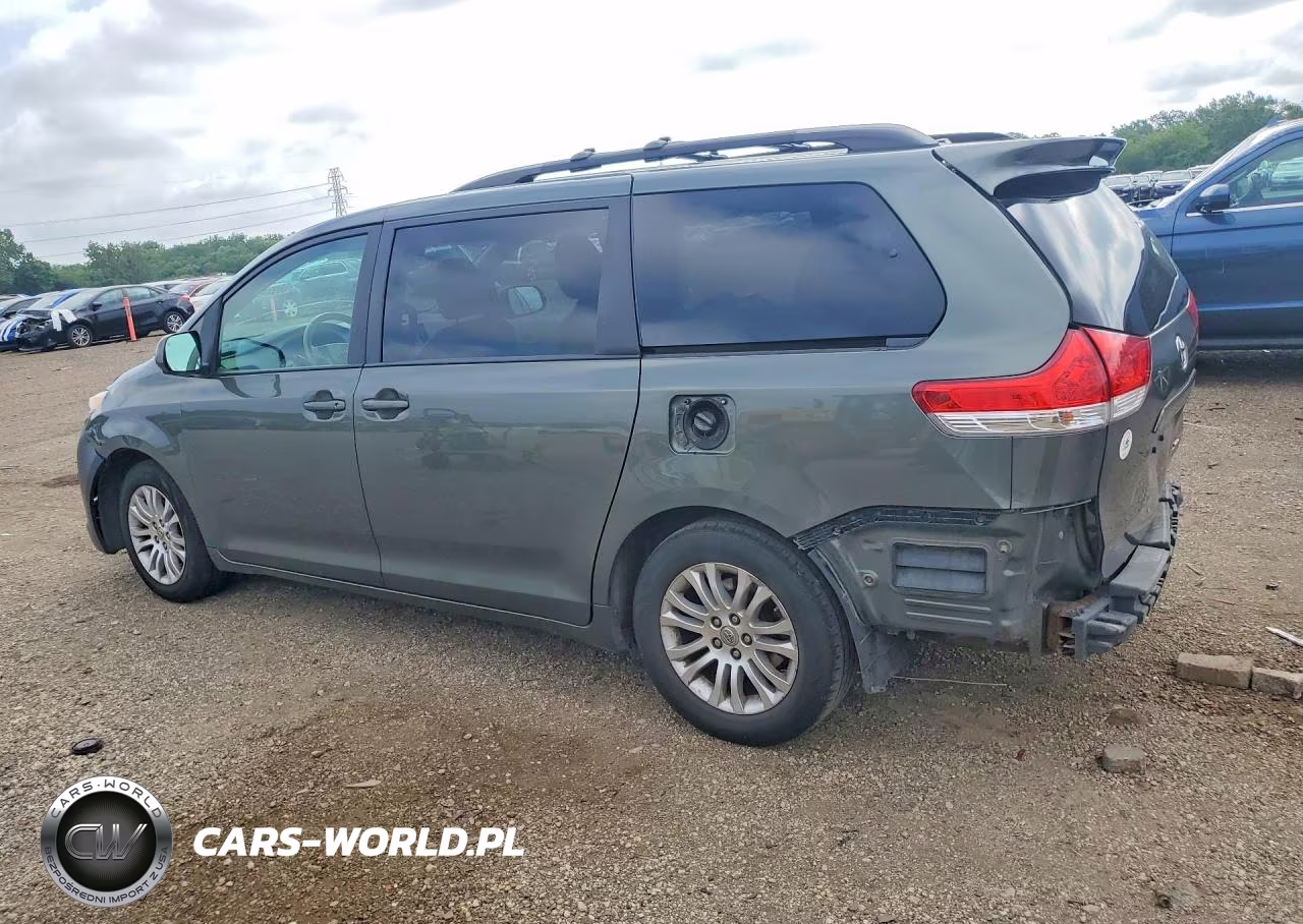 TOYOTA SIENNA XLE VIN:5TDYK3DC8DS336985 - 2
