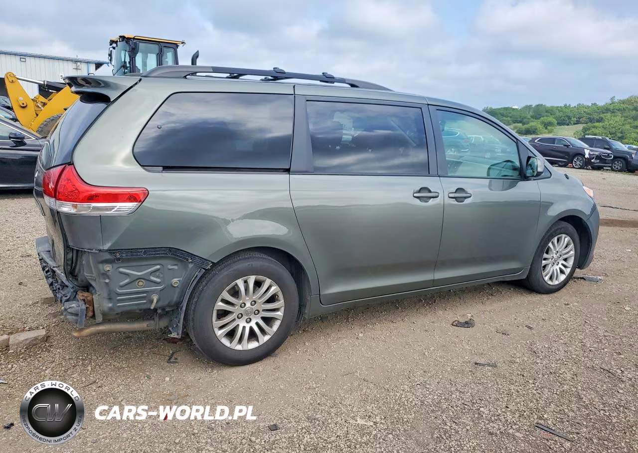 TOYOTA SIENNA XLE VIN:5TDYK3DC8DS336985 - 3