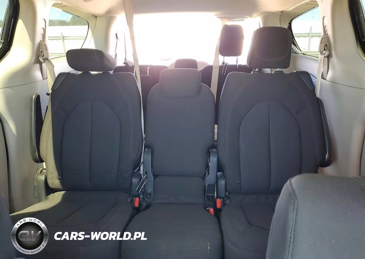 2017 Chrysler Pacifica Touring VIN:2C4RC1DG6HR577208 - 10