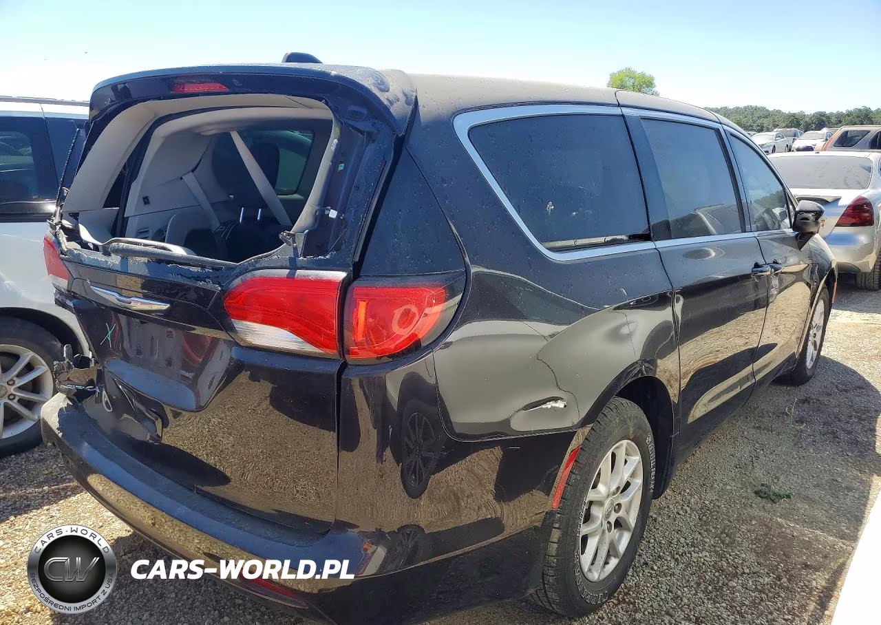2017 Chrysler Pacifica Touring VIN:2C4RC1DG6HR577208 - 3