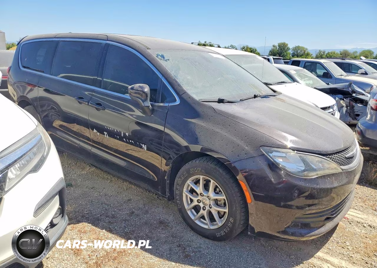 2017 Chrysler Pacifica Touring VIN:2C4RC1DG6HR577208 - 4