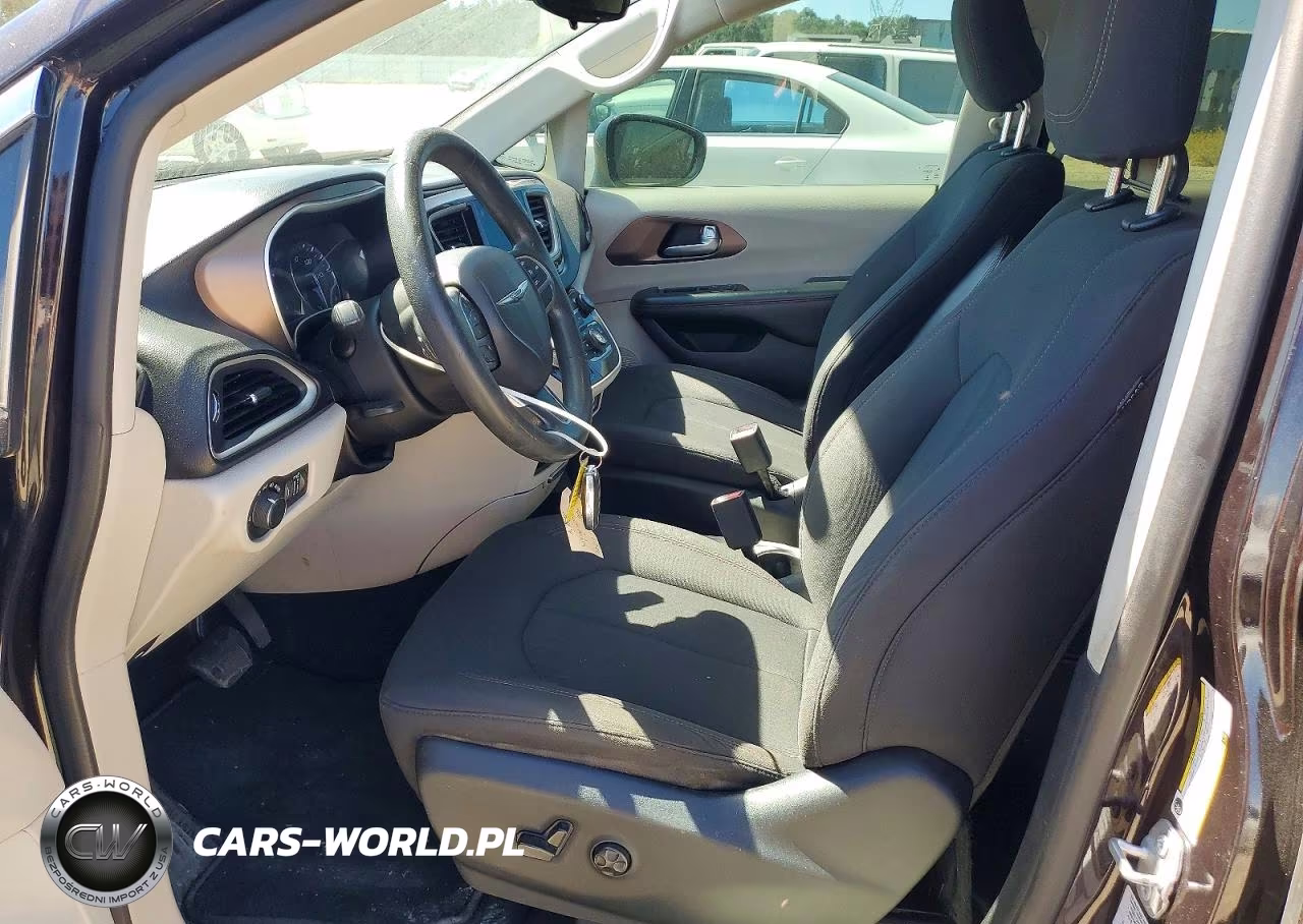 2017 Chrysler Pacifica Touring VIN:2C4RC1DG6HR577208 - 7
