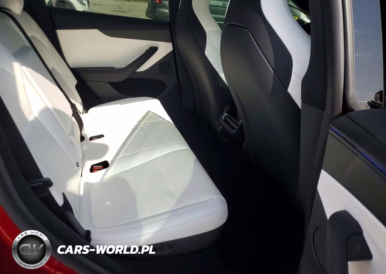 2026 Tesla Model Y VIN:7SAYGDET7TA679392 - 11