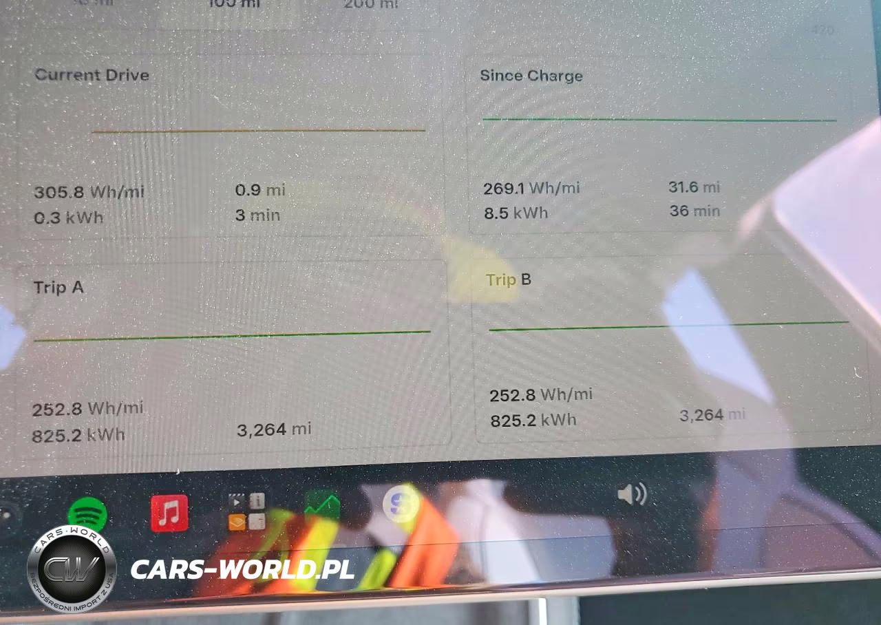 2026 Tesla Model Y VIN:7SAYGDET7TA679392 - 9