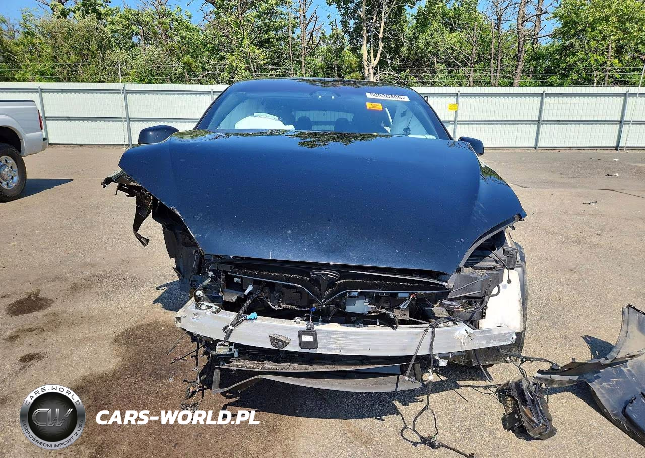2026 Tesla Model X VIN:7SAXCBE68TF479811 - 5