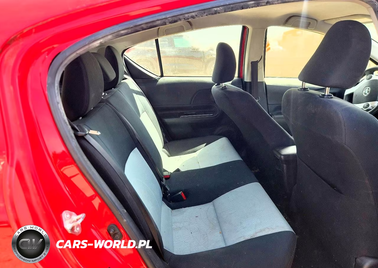 2015 Toyota Prius C Two VIN:JTDKDTB32F1581543 - 10