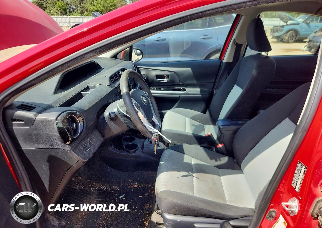 2015 Toyota Prius C Two VIN:JTDKDTB32F1581543 - 7