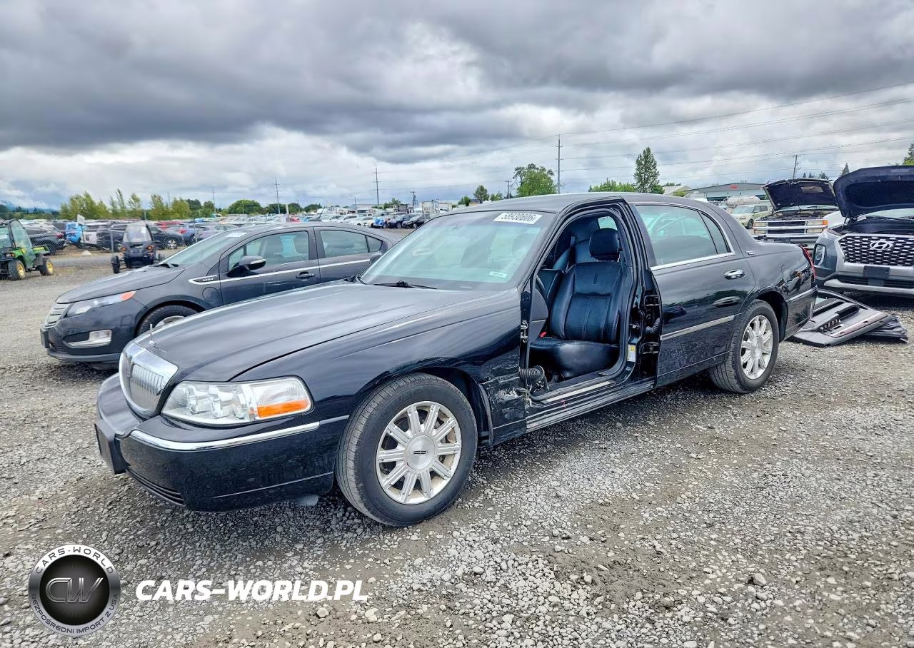 2010 Lincoln Town Car Signature Limited VIN:2LNBL8CV2AX613239 - 1