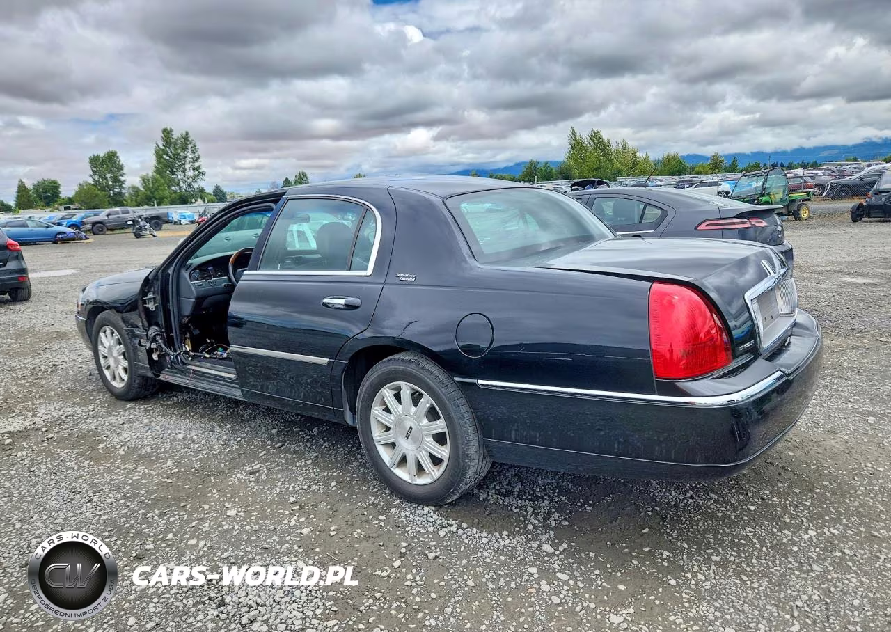 2010 Lincoln Town Car Signature Limited VIN:2LNBL8CV2AX613239 - 2