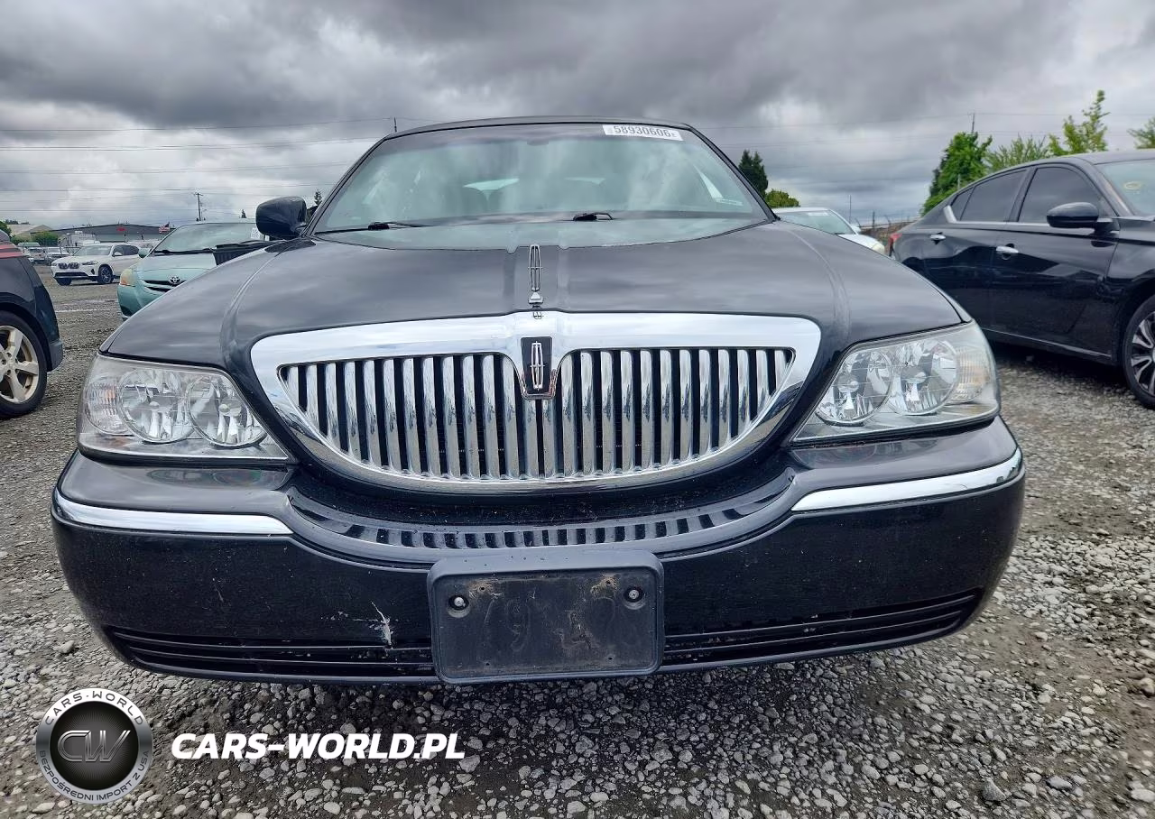 2010 Lincoln Town Car Signature Limited VIN:2LNBL8CV2AX613239 - 5