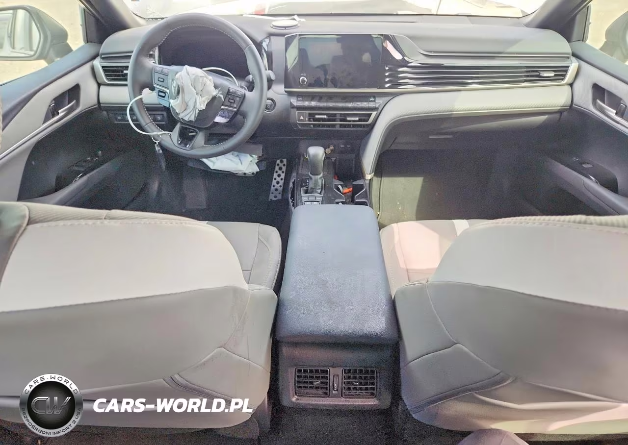2025 Toyota Camry Le VIN:4T1DAACKXSU635199 - 8