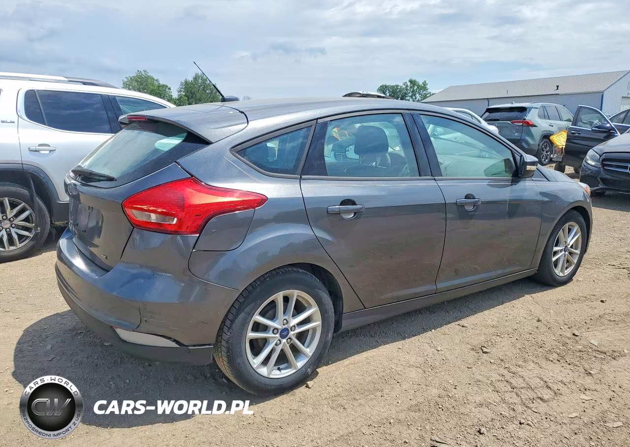 2018 Ford Focus Se VIN:1FADP3K24JL203038 - 3