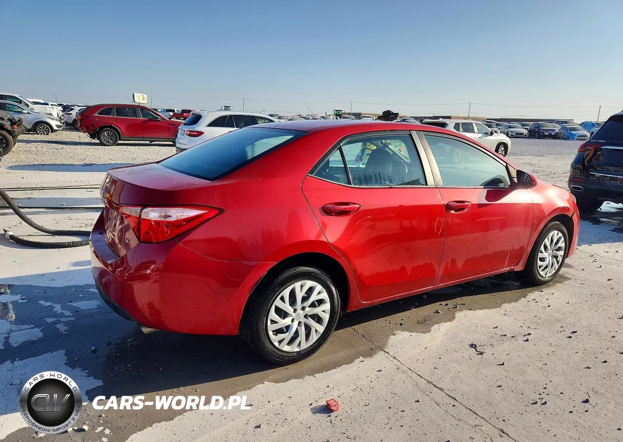 2018 Toyota Corolla Le VIN:5YFBURHE0JP826467 - 3