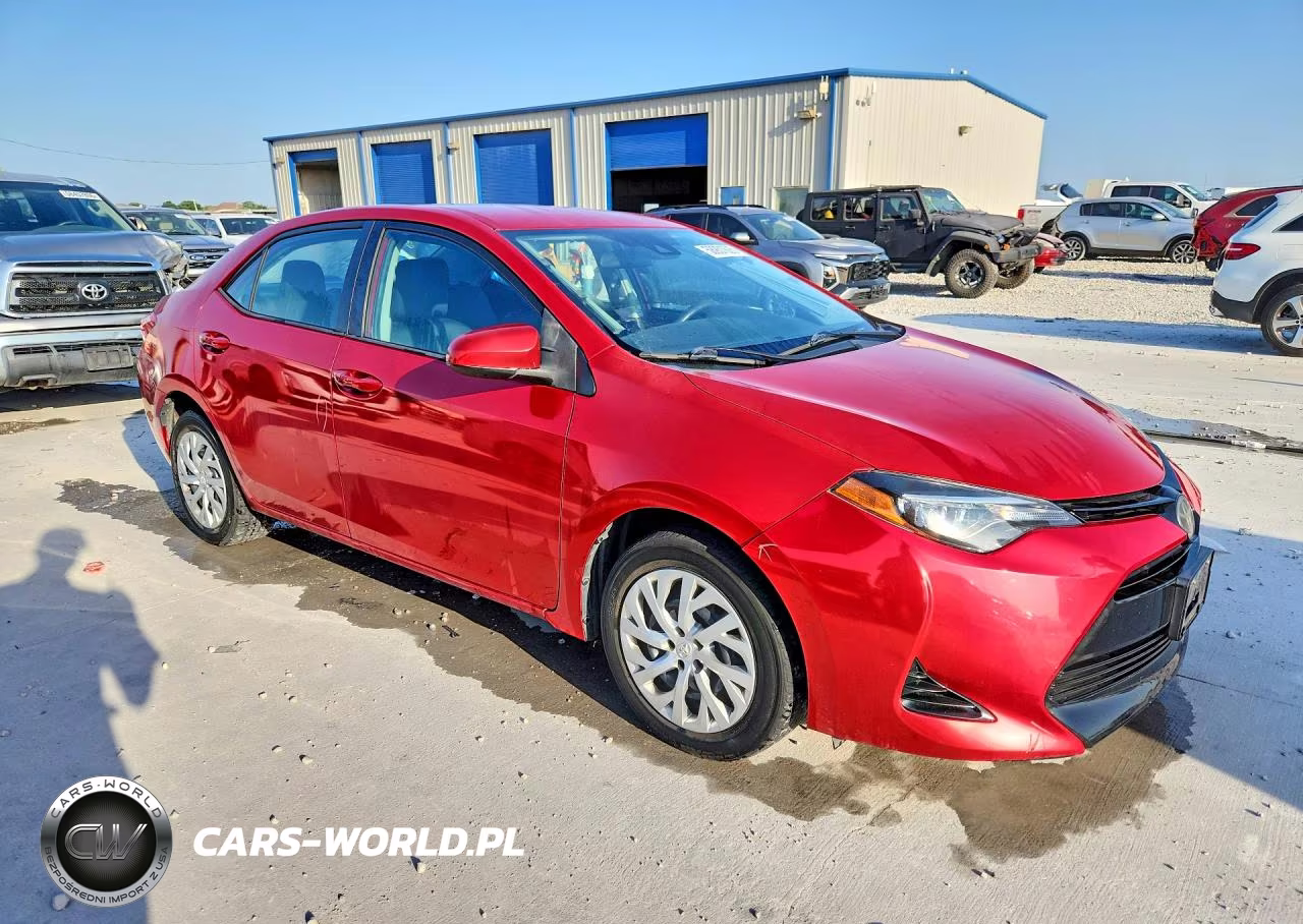 2018 Toyota Corolla Le VIN:5YFBURHE0JP826467 - 4