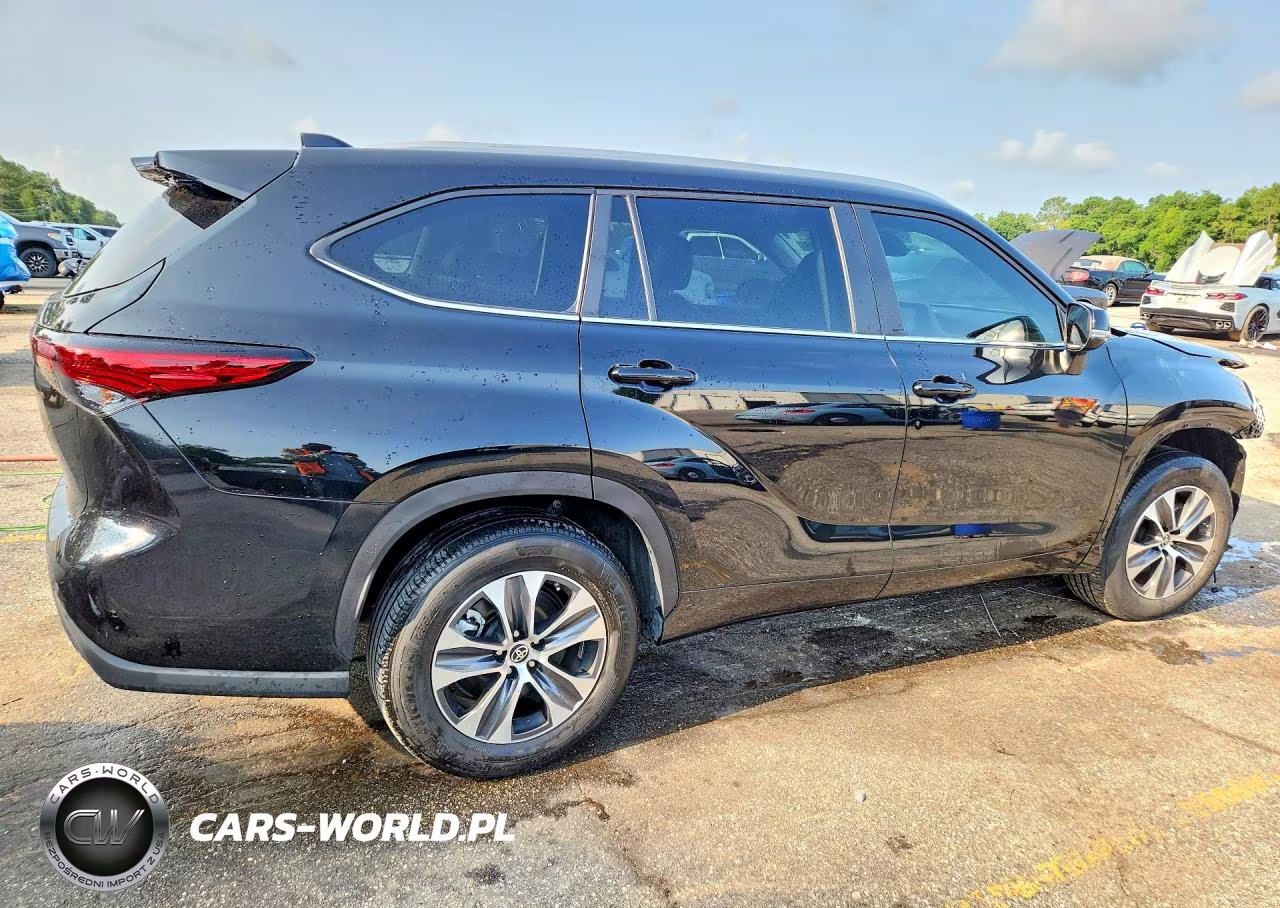 2023 Toyota Highlander Xle VIN:5TDKDRAHXPS044049 - 3