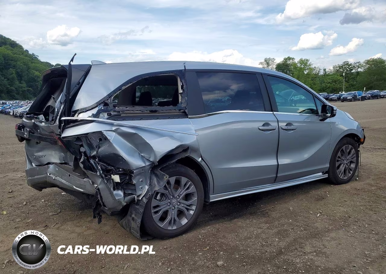 2026 Honda Odyssey Touring VIN:5FNRL6H86TB031982 - 3