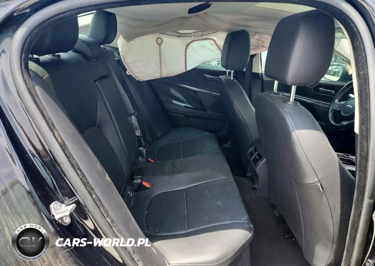 2018 Jaguar Xe 25T Premium VIN:SAJAD4FX0JCP28438 - 10